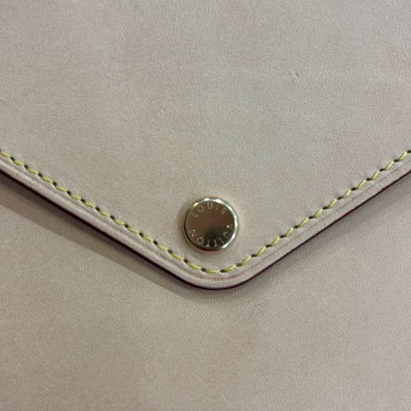 LOUIS VUITTON VIC Gift Envelope Clutch bag Leather
New - Picture 3 of 6